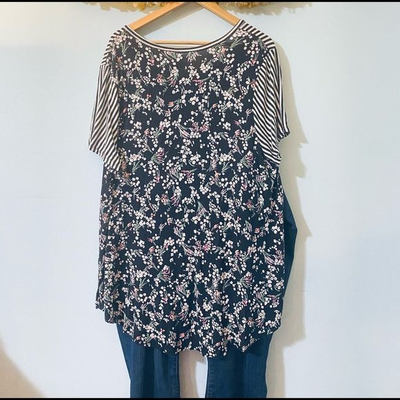 Lane Bryant Mixed Pattern V-neck Swing Tee - Picture 5 of 6